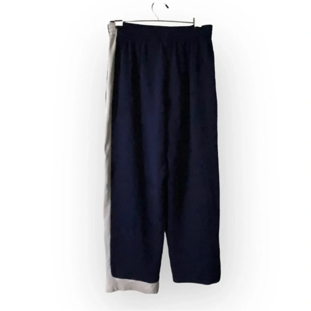 Nike Pants Women’s Size Large Stretch Side Zip‎ Pant Leg Blue Pull On Has Stain